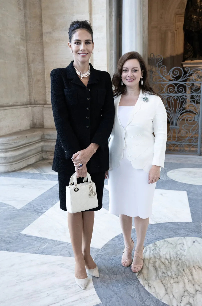La princesse Victoria Romanovna pose auprès d'Adriana Abascal à Rome, le samedi 27 septembre 2025.
