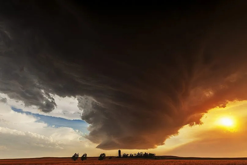 The Lovely Monster over the Farm, 19:15 CST, Lodgepole, Nebraska, 22 juin 2012