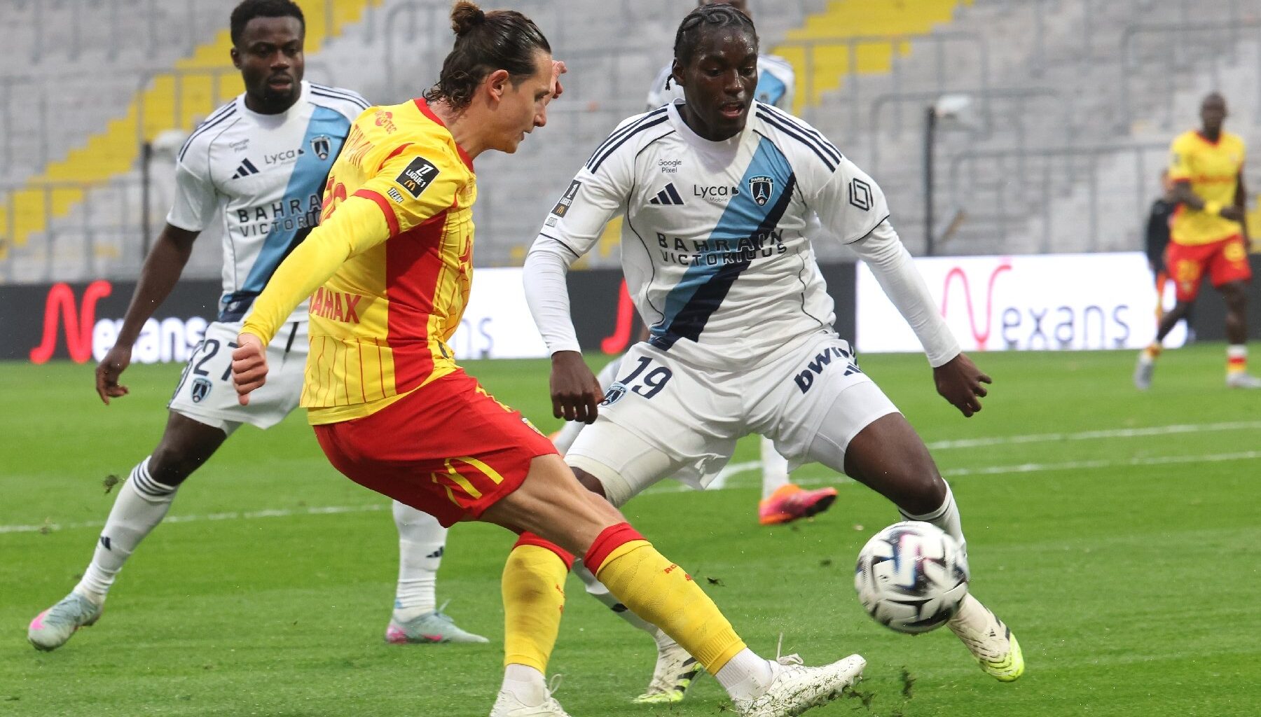Lens sur sa lancée, Lille plombe Nantes