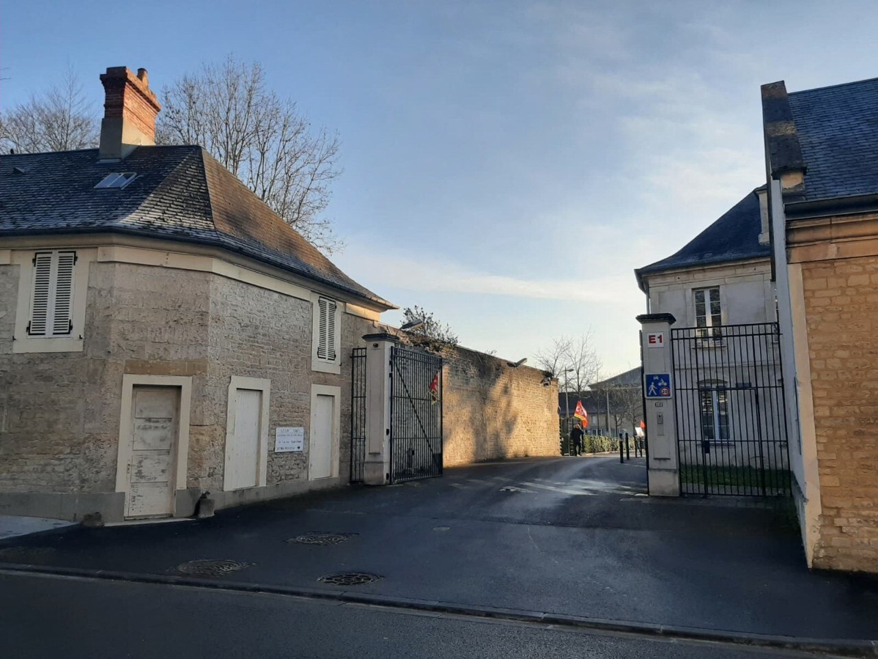 Un homme s’échappe de l’hôpital psychiatrique de Caen, il est activement recherché