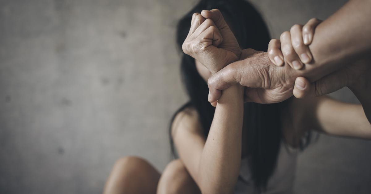 une femme succombe à ses blessures après avoir été frappée par son compagnon
