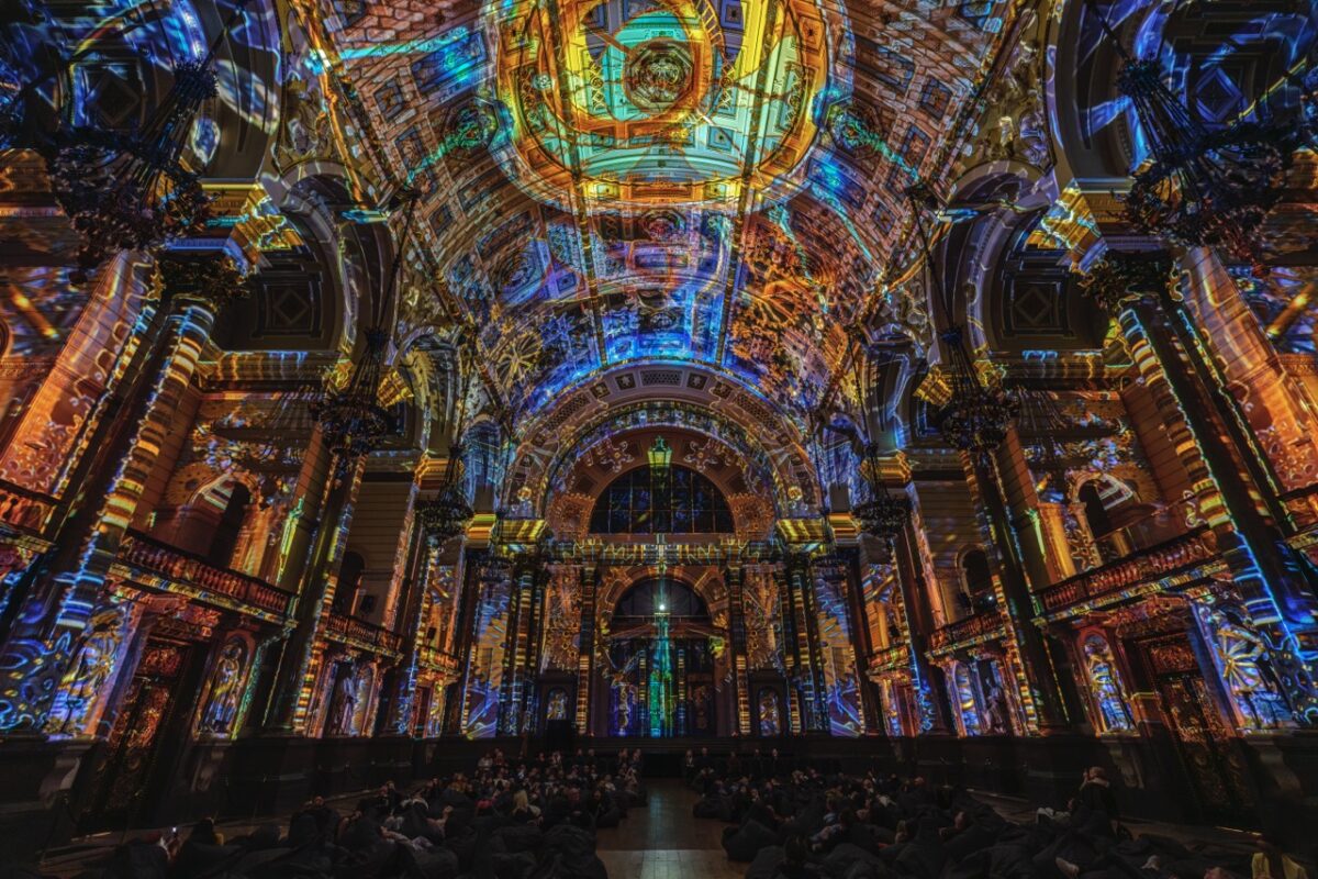 Un spectacle de lumière immersif : "Flow" s'installe au Palais de la Bourse de Lyon