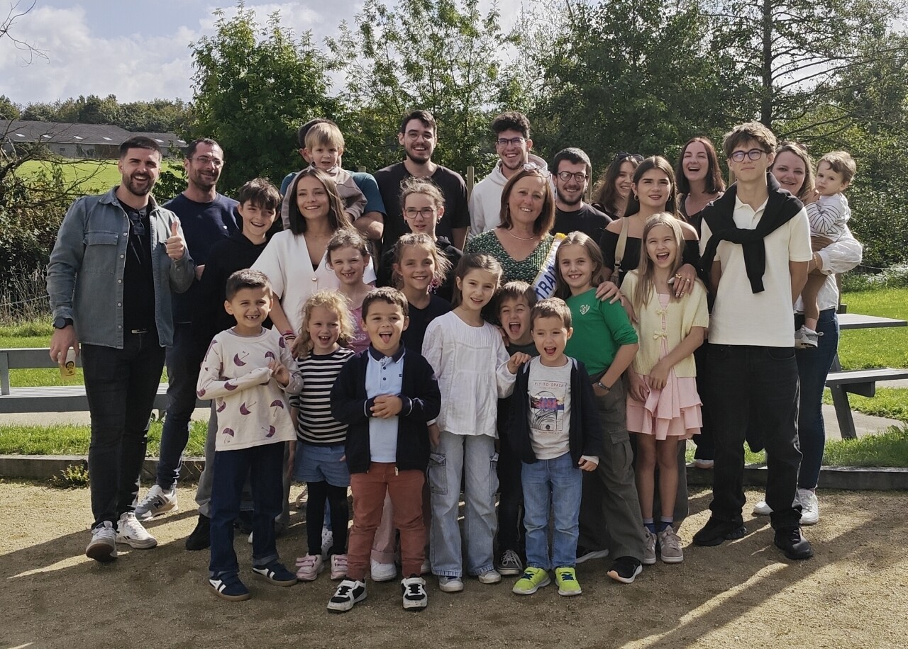 cette nounou reçoit une belle surprise pour son départ en retraite