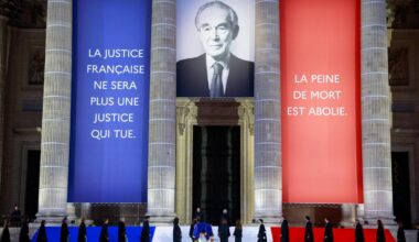 Robert Badinter et ses « combats qui traversent les siècles » entrent au Panthéon au terme d’une cérémonie solennelle et touchante