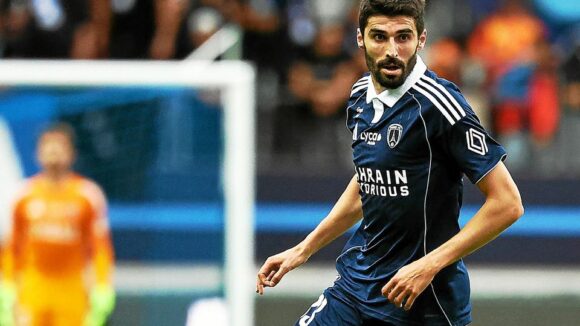 Pierre Lees-Melou, milieu du Paris FC