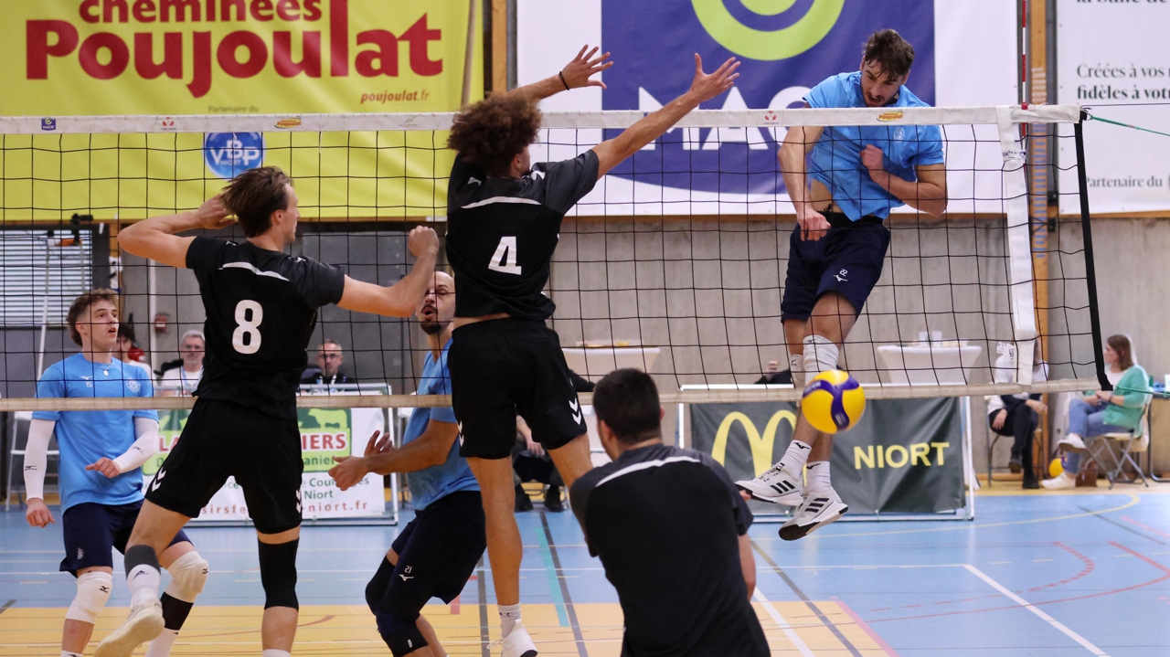 Le Tours Volley-Ball logiquement dans le dur au tournoi de Niort