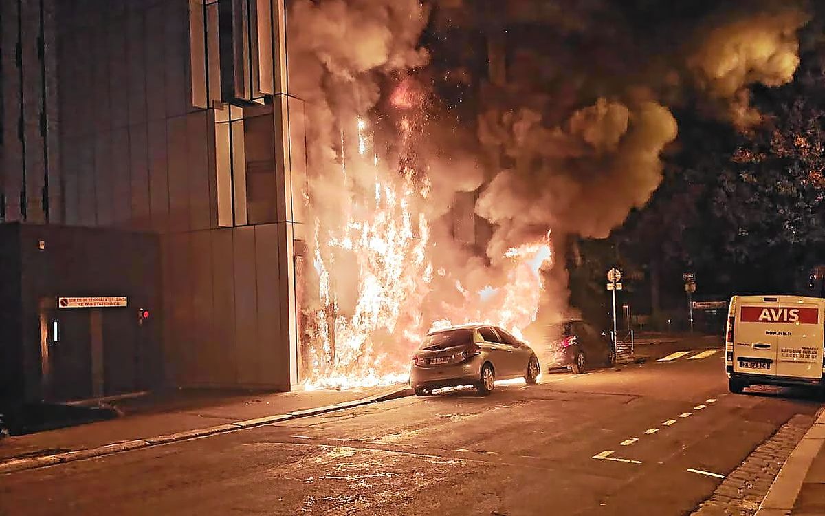 Un incendie criminel ravage un immeuble de bureaux et deux voitures à Rennes : ce que l’on sait