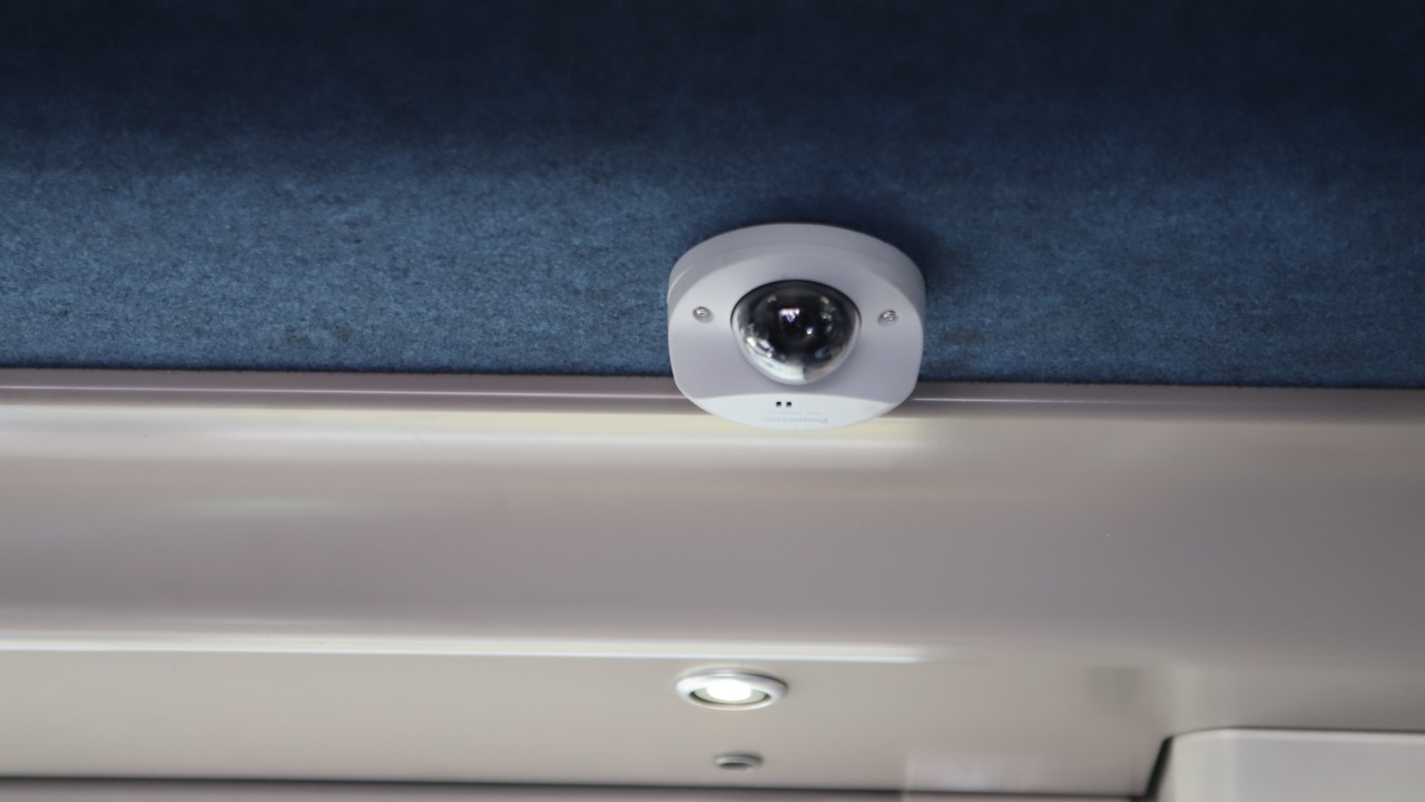 il nie les faits mais frappe son ex-compagne sous une caméra de vidéosurveillance