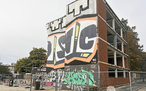 Le bâtiment accolé au parking sera détruit.