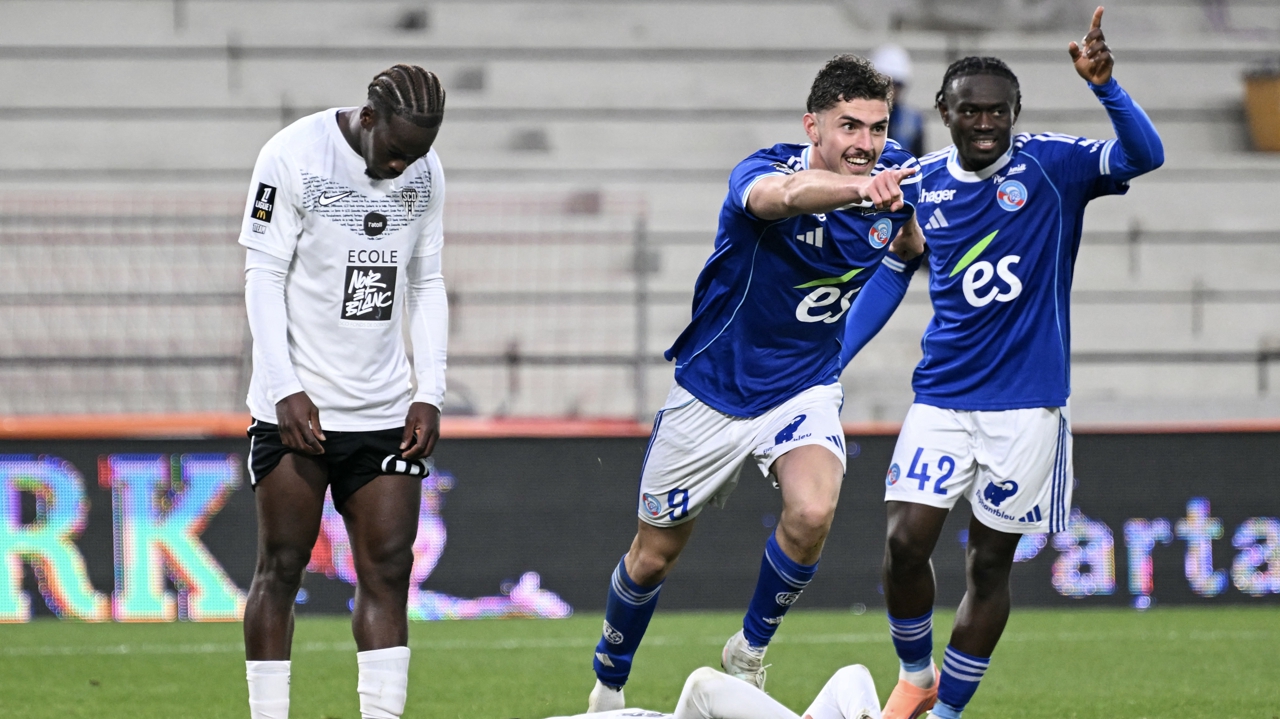 le RC Strasbourg écrase Angers et monte sur le podium