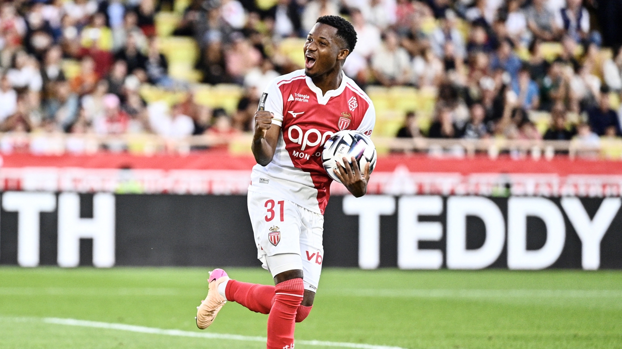 Monaco accroché par des Niçois réduits à 10