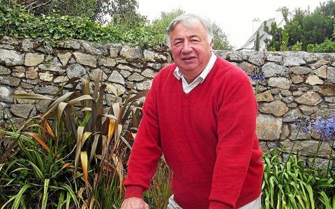 Gérard Larcher passe régulièrement ses vacances à l’île de Batz, près de Roscoff (29), où son beau-père alsacien, tombé amoureux du coin, fit l’acquisition d’une petite maison, il y a une cinquantaine d’années.