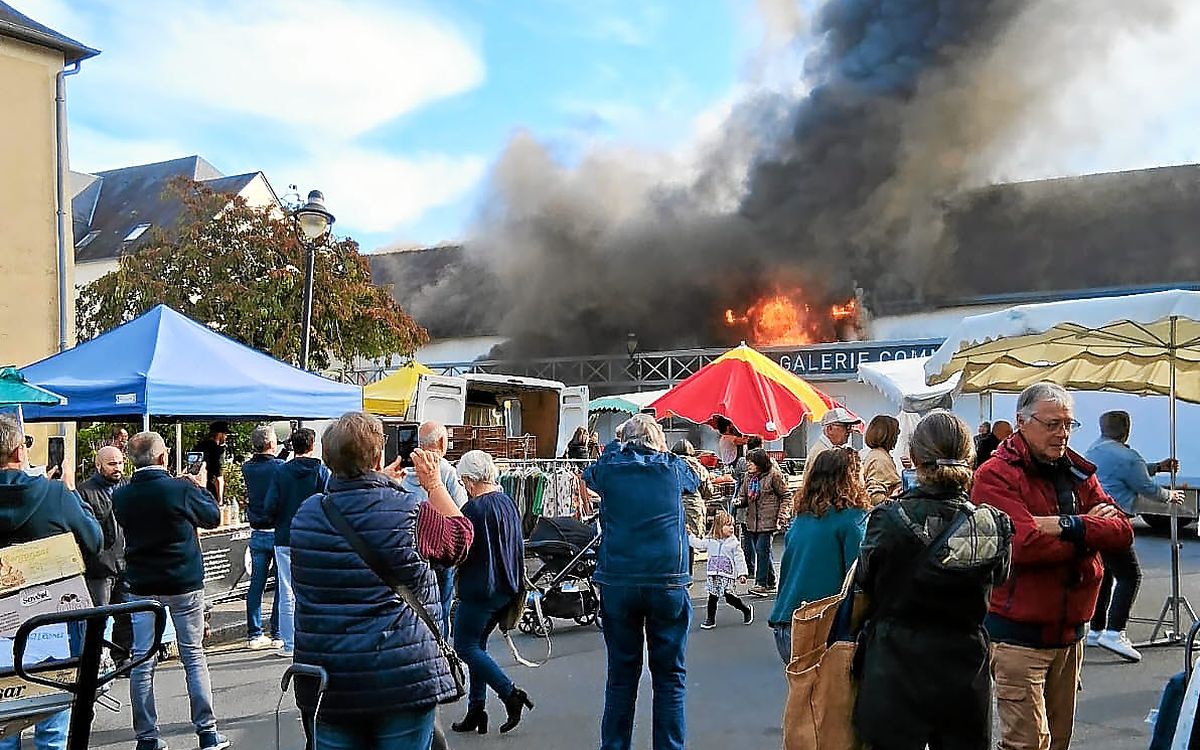 Une galerie commerciale prend feu près de Rennes