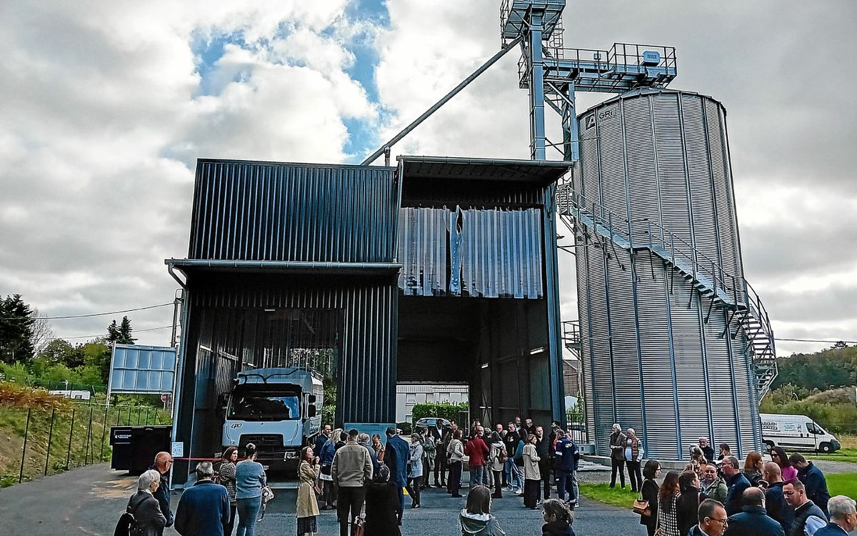 Granulés de bois en vrac : TotalEnergies inaugure, à Landivisiau, son premier silo finistérien