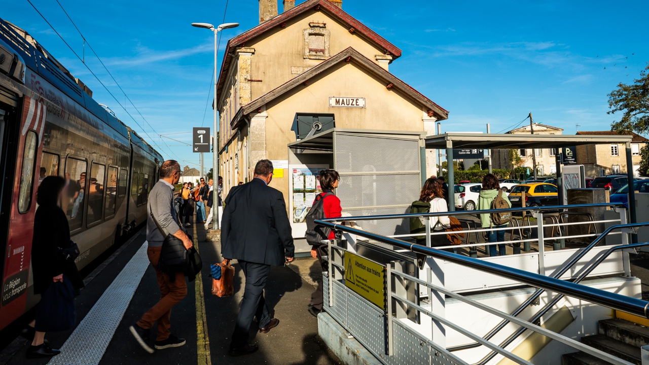 avec 130.000 voyageurs par an, cette gare des Deux-Sèvres cartonne malgré son look