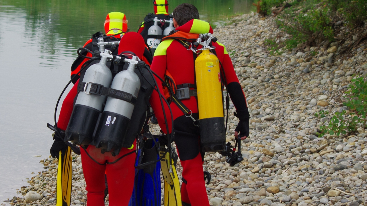 un homme de 76 ans retrouvé mort dans un lac, une enquête ouverte