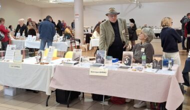 Une trentaine d’auteurs dédicacent et échangent avec le public ces samedi 11 et dimanche 12 octobre 2025 à Montlouis-sur-Loire