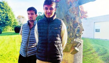 « C’est un collier qui pèse les veaux » : l’invention de ces deux étudiants pontivyens pour simplifier la vie des éleveurs