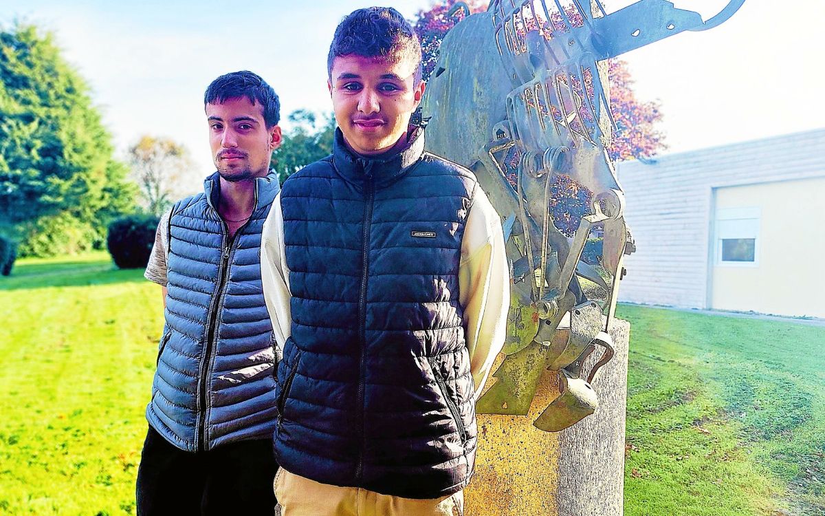 « C’est un collier qui pèse les veaux » : l’invention de ces deux étudiants pontivyens pour simplifier la vie des éleveurs