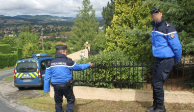"Forte odeur" : ce que les gendarmes ont trouvé derrière cette palissade près de Lyon