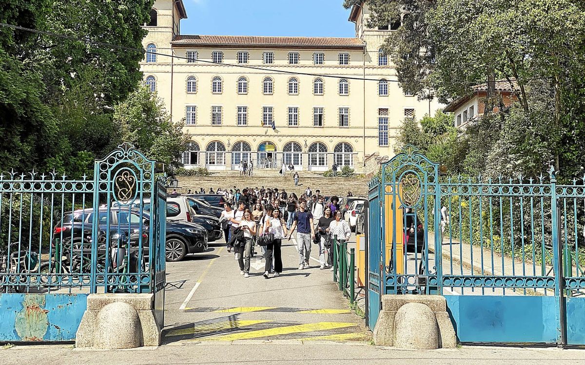 « Elle pleure de panique à l’idée d’y retourner » : une jeune fille violemment agressée devant un collège privé à Rennes