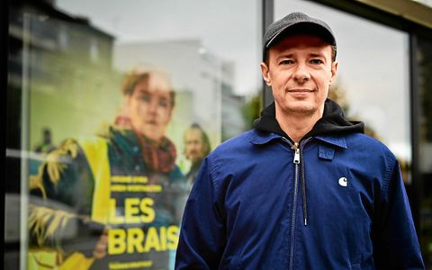 L’équipe du film « Les Braises » est en tournée en Bretagne avant la sortie officielle prévue le 5 novembre 2025. Jean-Baptiste Delafon, scénariste, a notamment travaillé sur les documentaires « Une amie dévouée » (HBO Max) et « Tapie » (Netflix).