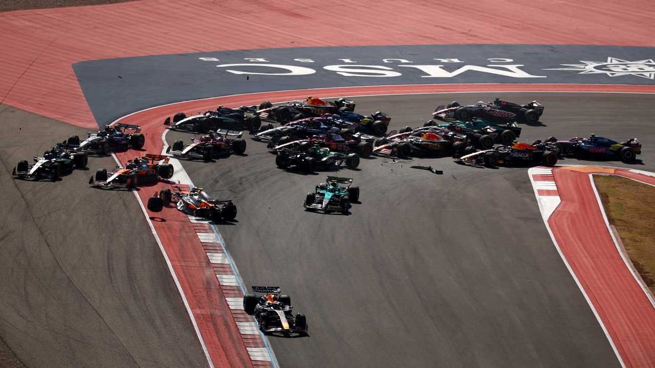 Verstappen gagne le sprint, les McLaren abandonnent