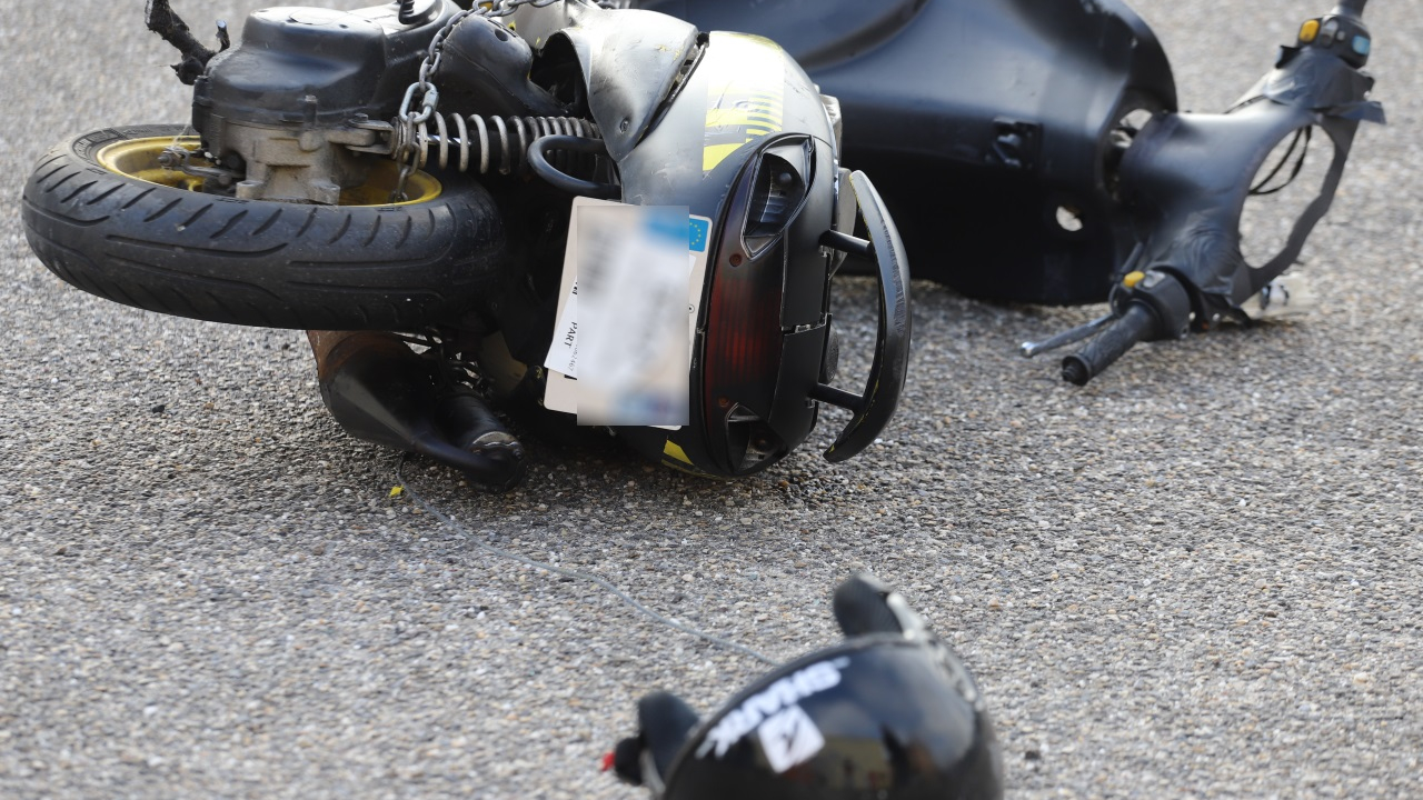 un policier de la BAC traîné sur plusieurs mètres par le passager d'un scooter