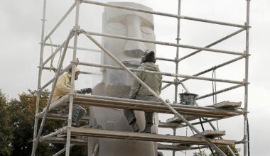 À Carnoët, le premier moaï en granit du monde relie la Bretagne à l’Île de Pâques [En images]