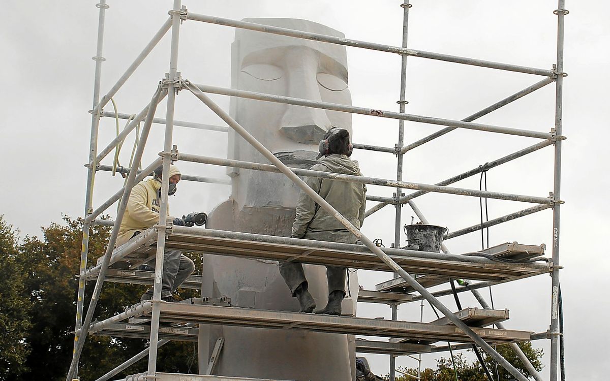 À Carnoët, le premier moaï en granit du monde relie la Bretagne à l’Île de Pâques [En images]
