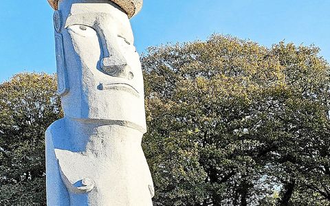 Le Moaï de la fraternité et de l’amitié, appelé Mana Tapu Ao, sera le gardien de l’entrée de la Vallée des saints.