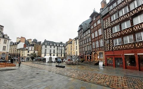 « C’est le jour et la nuit » : à Rennes la place du Champ-Jacquet a fait peau neuve