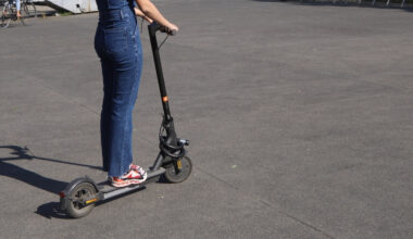 une femme à trottinette renversée en Presqu'île, le chauffard a pris la fuite