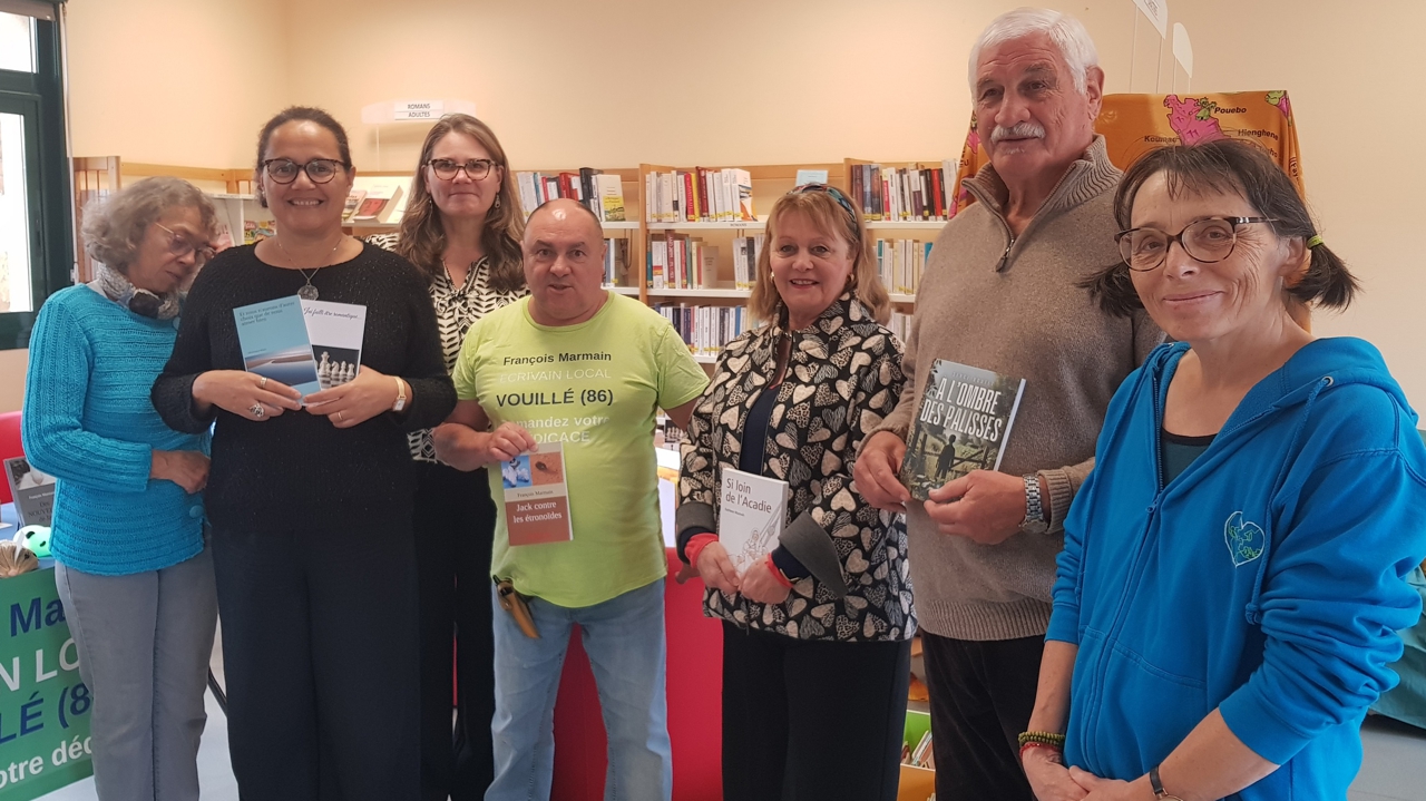 Séance de dédicaces à la bibliothèque de Béruges