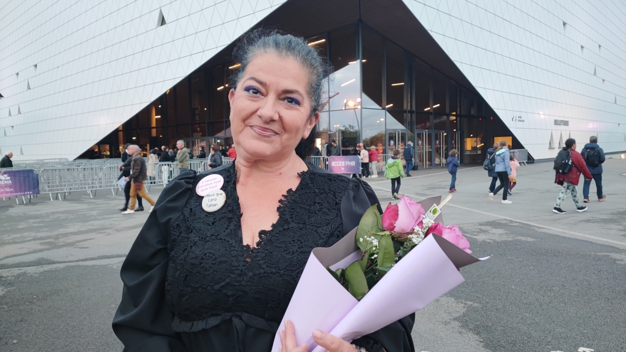 "Elle me prend aux tripes", raconte une fan de Lara Fabian à son concert à l’Arena Futuroscope