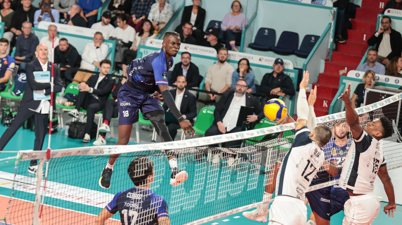 avec le Tours VB, Landry Kavogo, haut, c’est haut