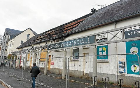 La charpente de la galerie commerciale Saint-Melaine a été en partie détruite par les flammes le 8 octobre.