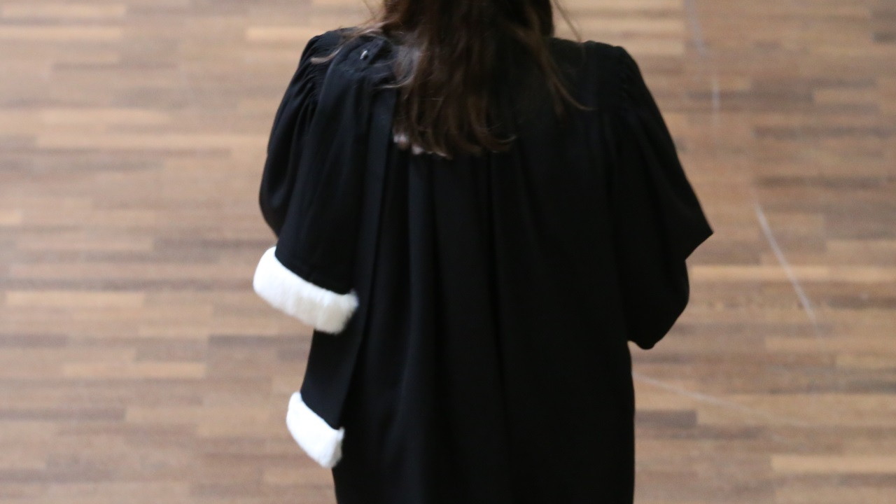 un octogénaire menace le maire de son village près de Lyon