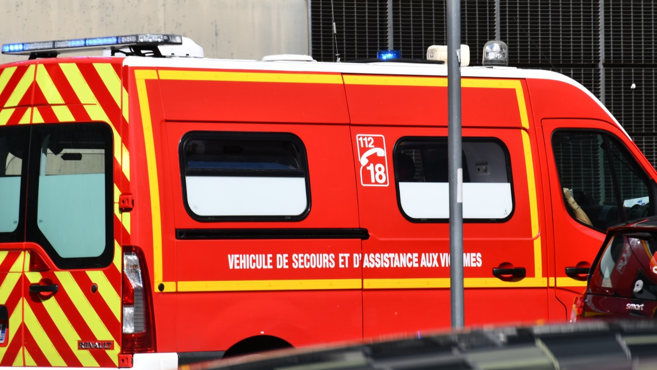 une jeune femme secourue de justesse après une tentative de défenestration