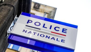 en cavale depuis 2022, il est déposé blessé par balles devant les urgences