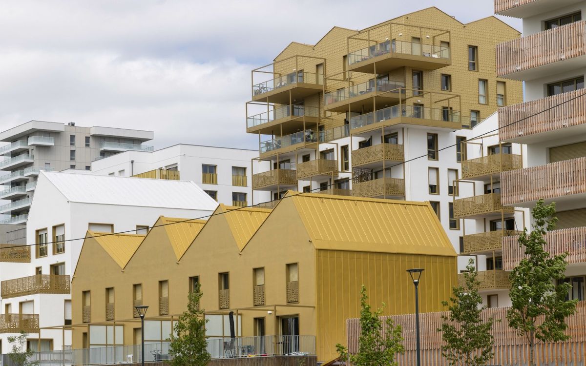 D’un banal bloc de béton à des petites maisons couleur rouille : Rennes, une architecture baroque à l’image de la ville