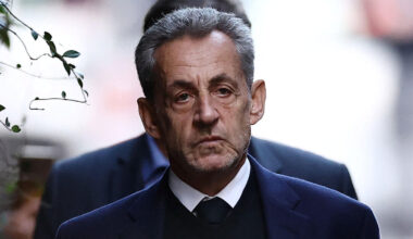 Nicolas Sarkozy en prison : deux policiers chargés de la sécurité de l’ex-président installés dans une cellule voisine