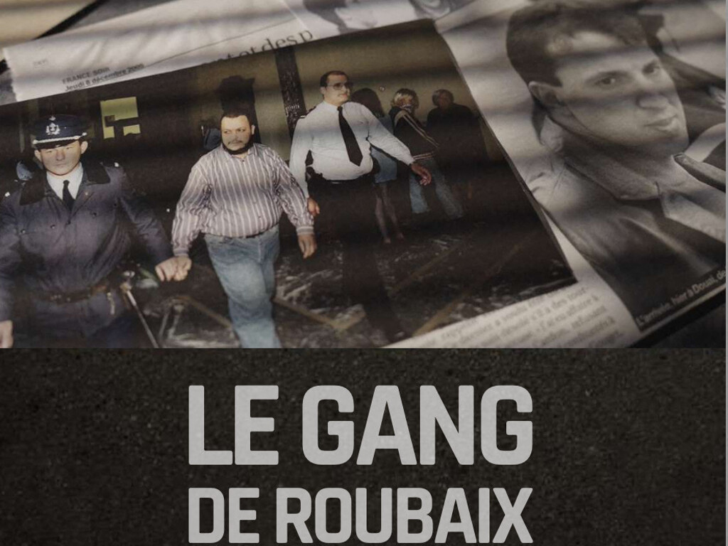 une série événement lancée ce mercredi, alors que le procès du dernier membre débute