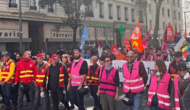 Grève du 2 octobre à Lyon : départ de la manifestation depuis la place Jean Macé