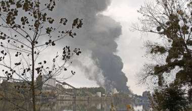 VIDÉO - Près de Lyon : un gros incendie en cours, 800 personnes évacuées