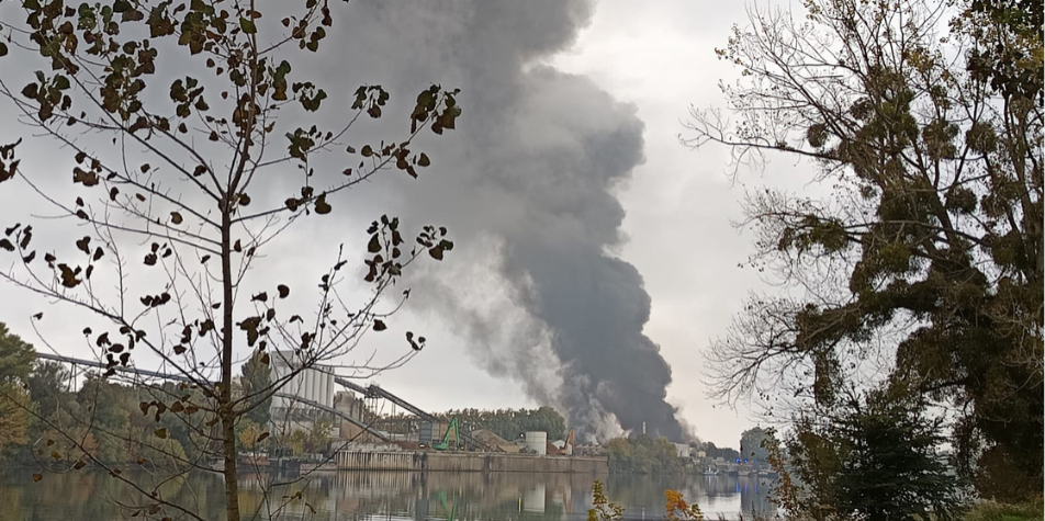 VIDÉO - Près de Lyon : un gros incendie en cours, 800 personnes évacuées