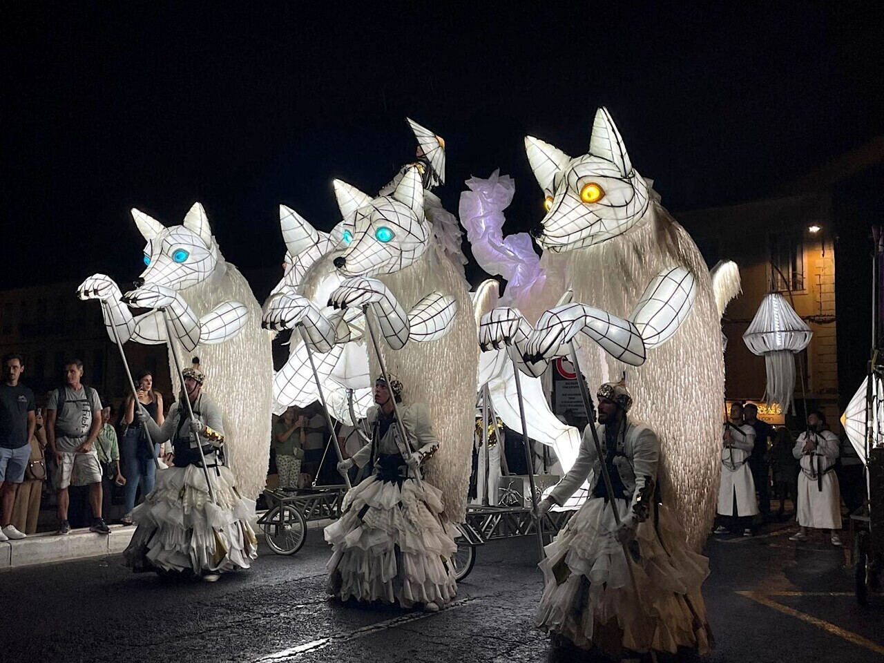 Tout près de Lille, une incroyable parade lumineuse et un feu d'artifice gratuits ce samedi