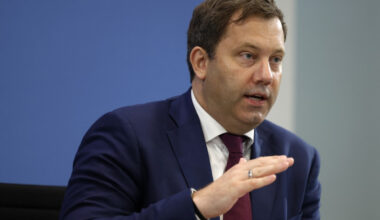 "Aucune raison de se reposer" : malgré un excédent de recettes fiscales jusqu'en 2029, l'Allemagne prône la discipline budgétaire - 23/10/2025 à 13:49