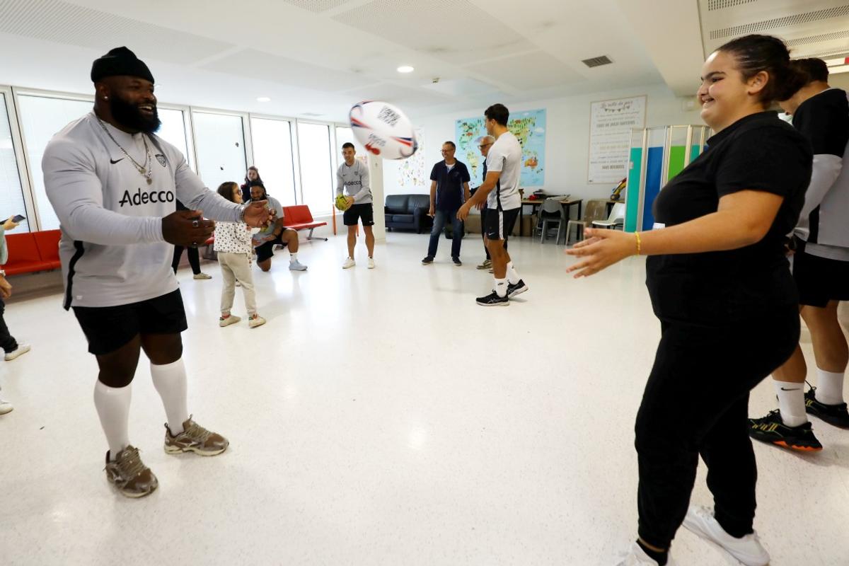 À Toulon, la Semaine du sport à l’hôpital fait vibrer les enfants avec les joueurs du RCT