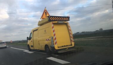 En pleine intervention entre Saint-Malo et Rennes, un fourgon du Département d'Ille-et-Vilaine percuté
